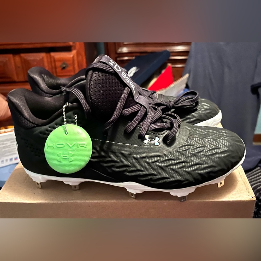 Brand new Mens size 7.5 UA Yard MT 3.0 Metal Baseball Cleats 3027450-001